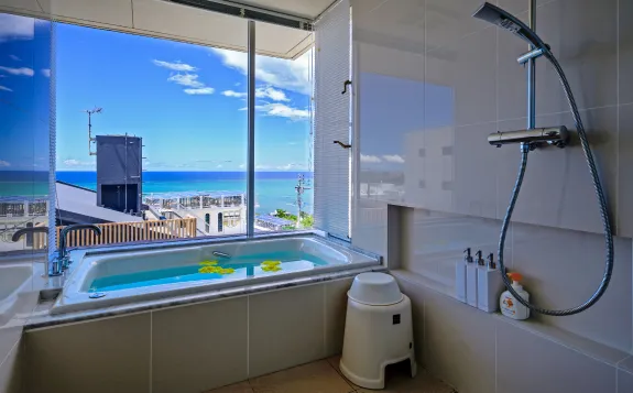 沖縄恩納村の貸切ヴィラONNA RESORT Nakadomariのバスルーム